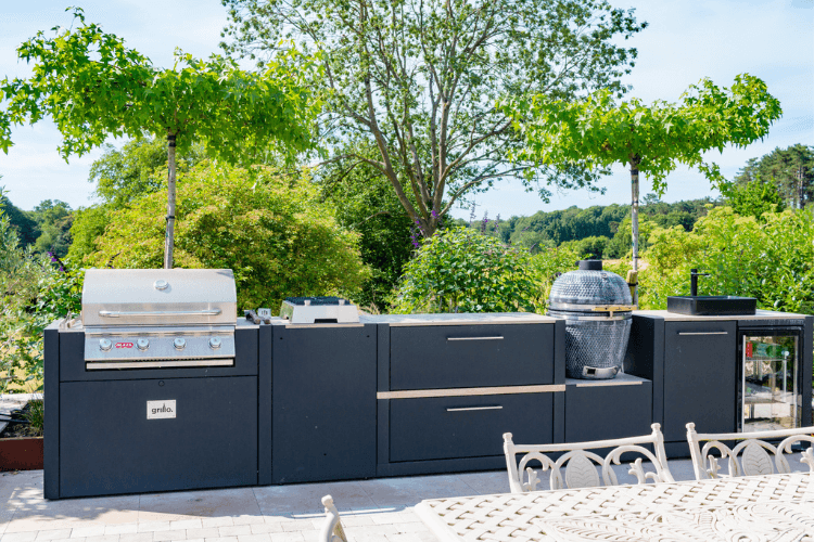 outdoor kitchen