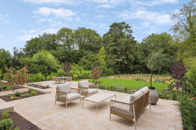 seating with level lawn