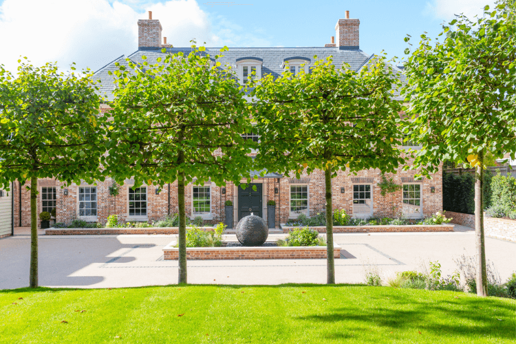 discreet property hedging
